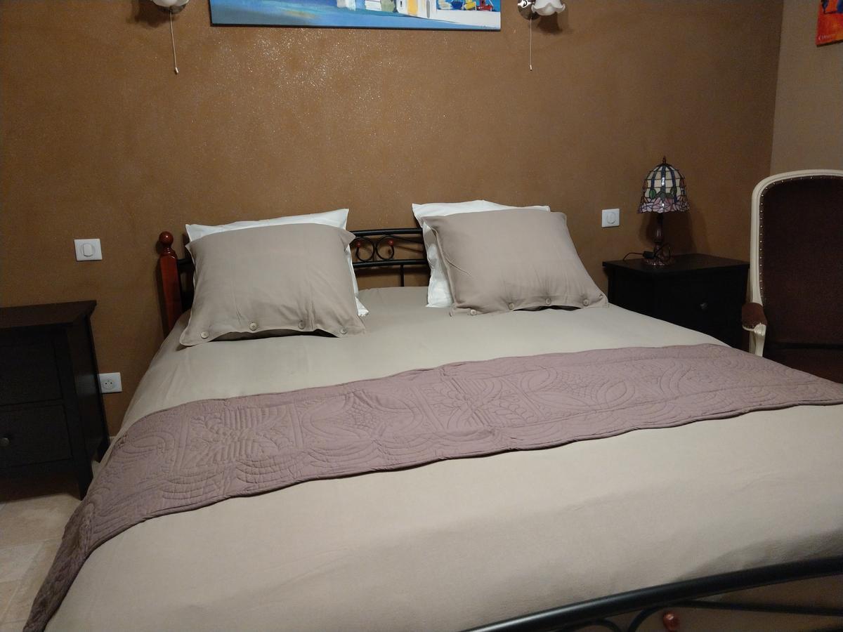 Les Chambres D'Hotes De La Frissonnette Auzelles المظهر الخارجي الصورة